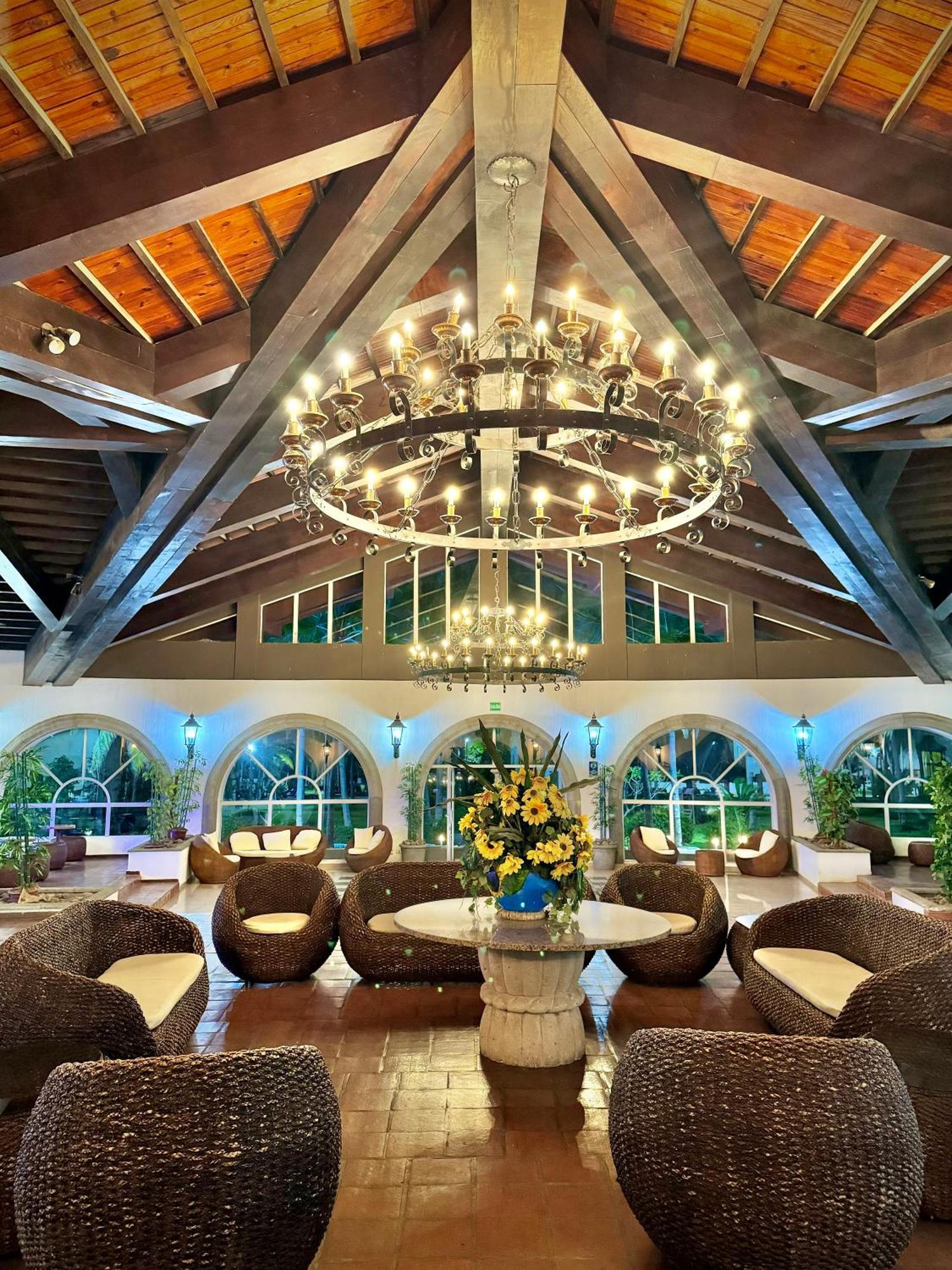 Hotel Tesoro Beach San Luis La Herradura 외부 사진