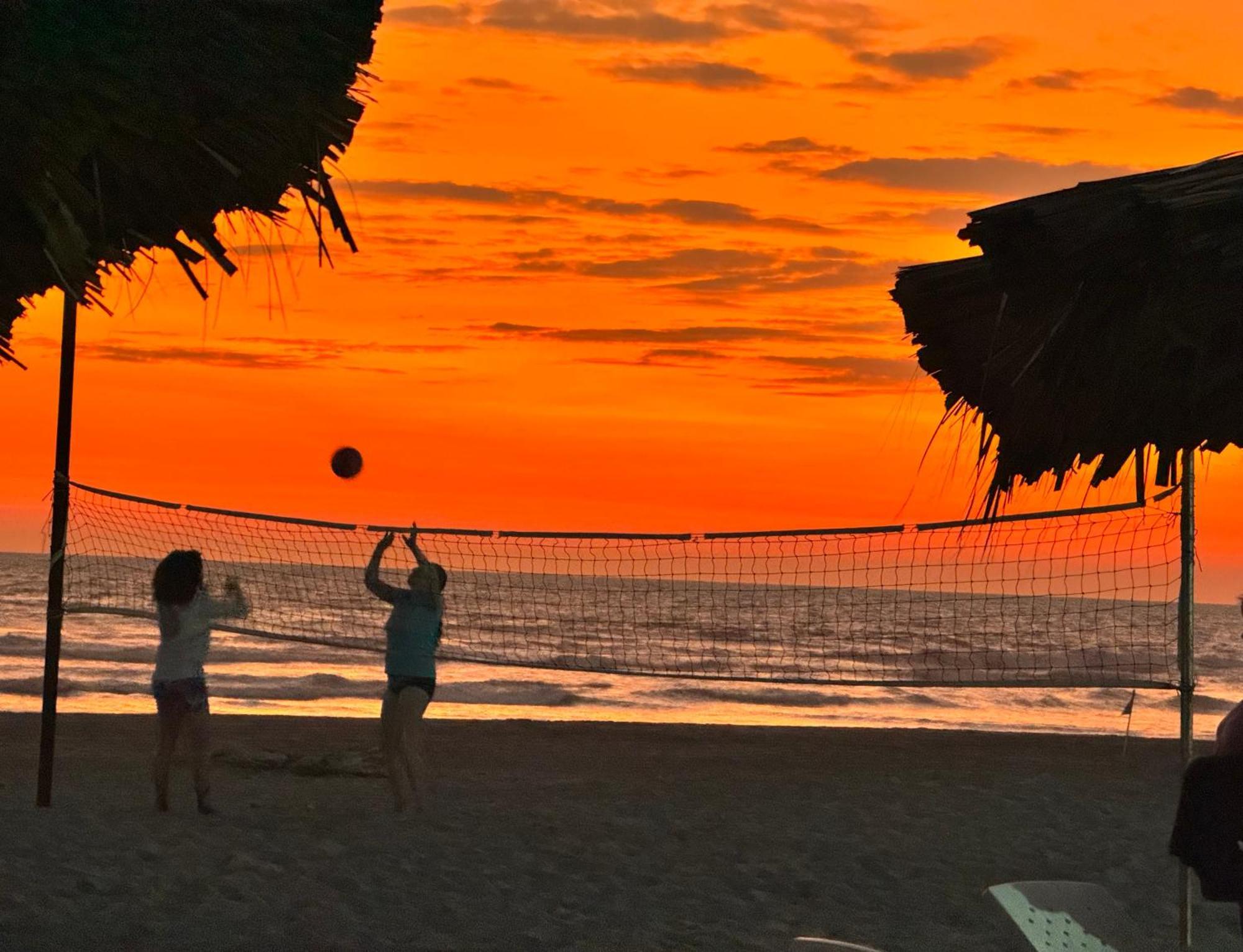 Hotel Tesoro Beach San Luis La Herradura 외부 사진