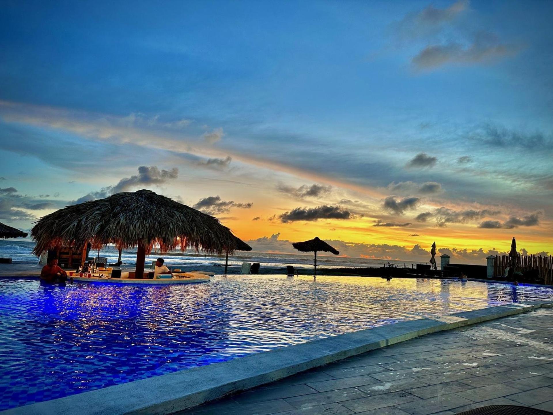 Hotel Tesoro Beach San Luis La Herradura 외부 사진