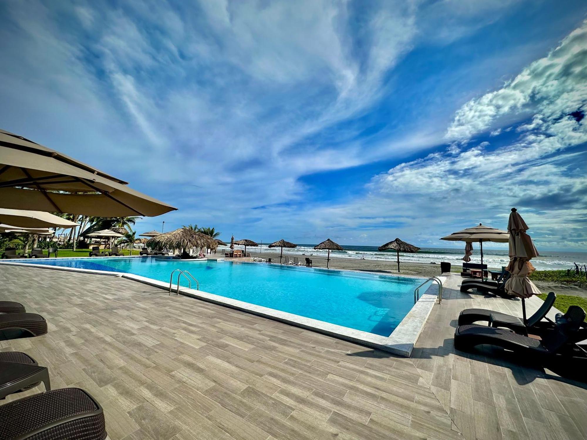 Hotel Tesoro Beach San Luis La Herradura 외부 사진