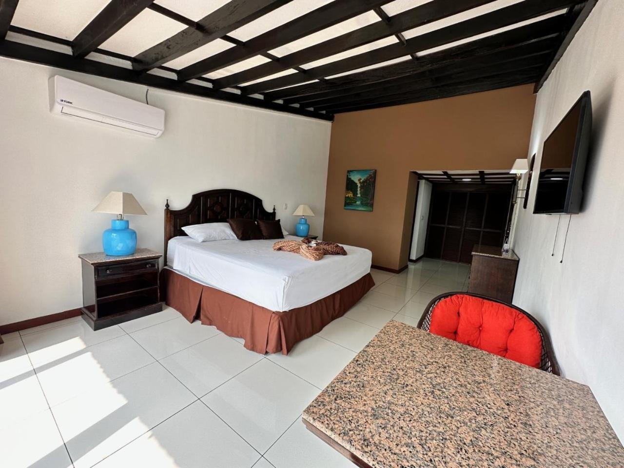 Hotel Tesoro Beach San Luis La Herradura 외부 사진