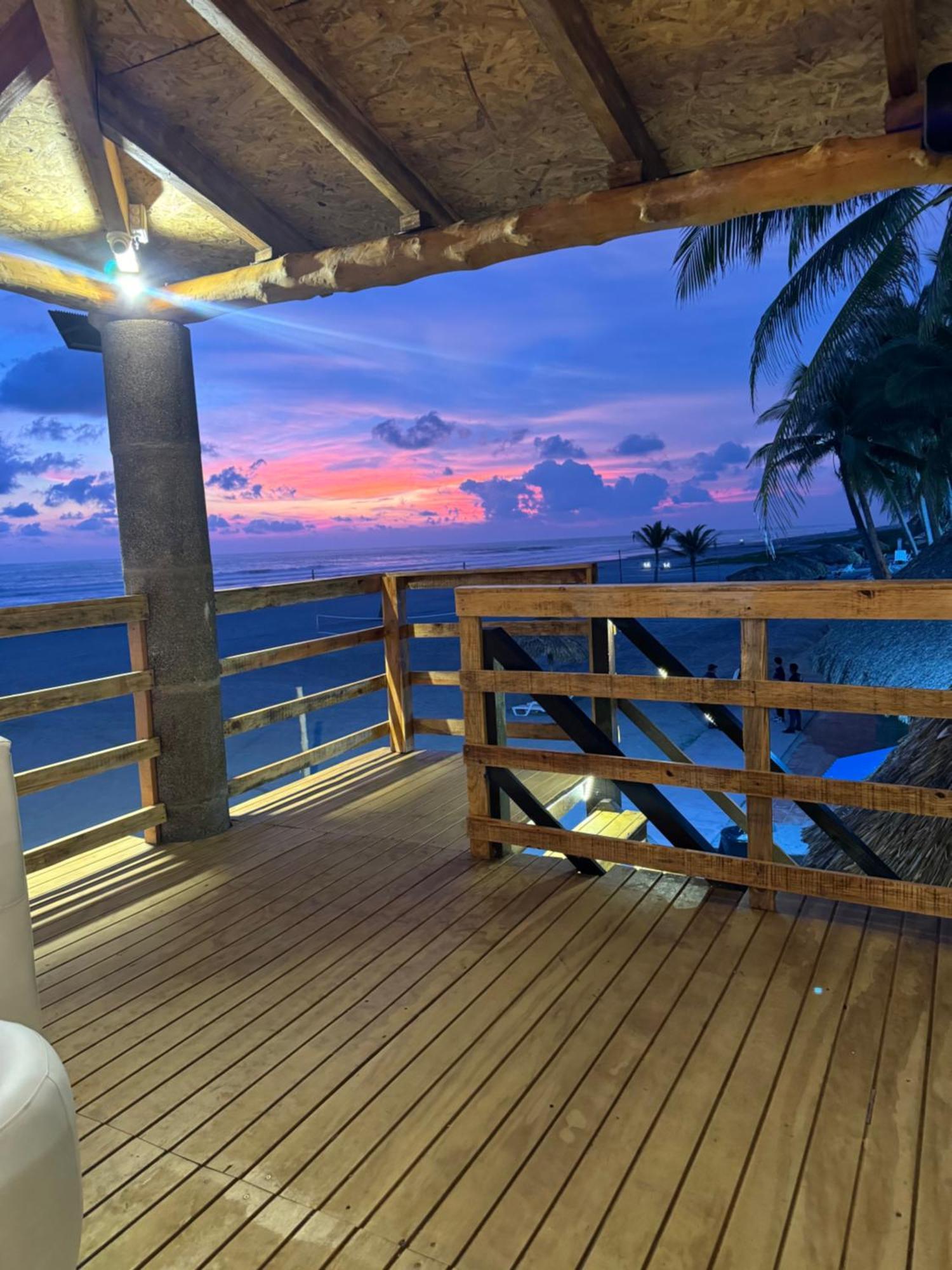 Hotel Tesoro Beach San Luis La Herradura 외부 사진
