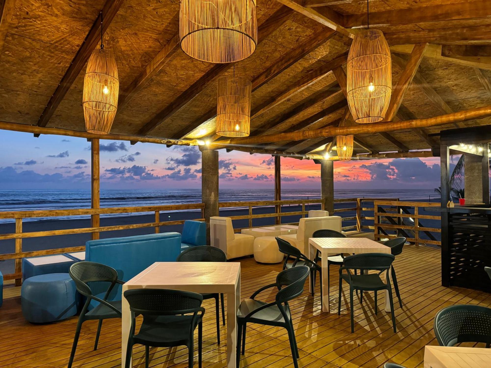 Hotel Tesoro Beach San Luis La Herradura 외부 사진