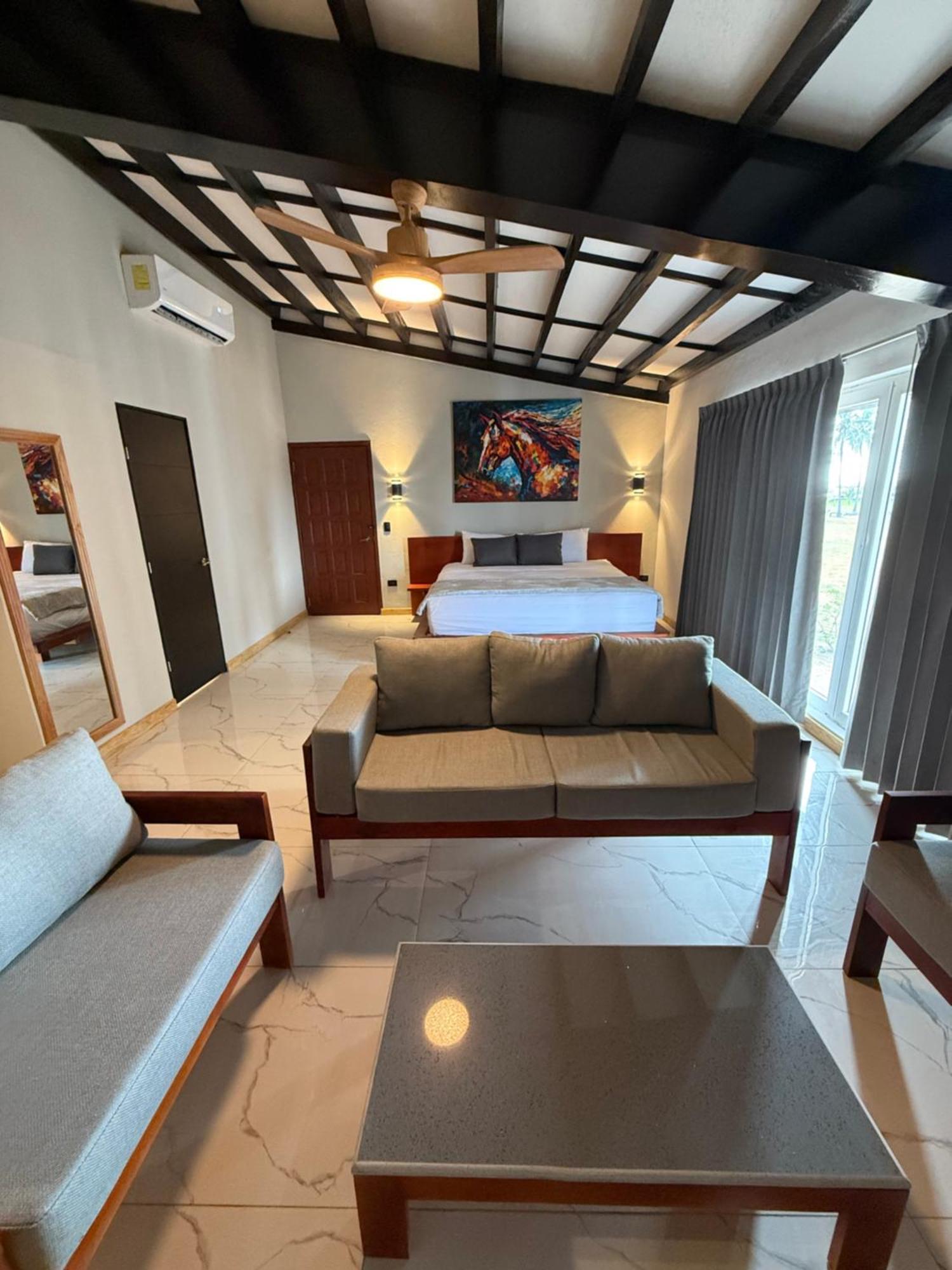 Hotel Tesoro Beach San Luis La Herradura 외부 사진